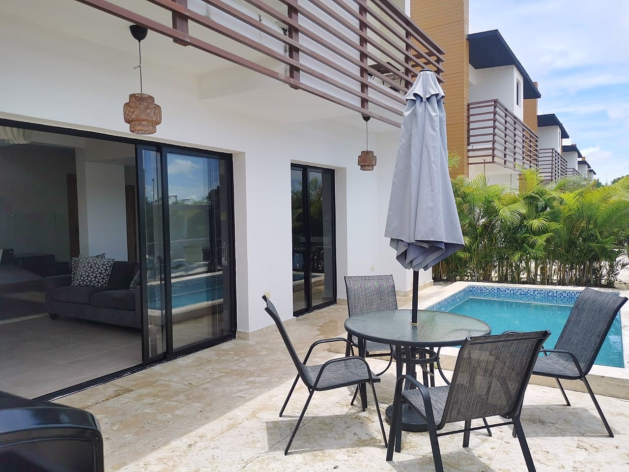 b2ea8cb3-2337-4ddb-8a84-f6c2b8350c00