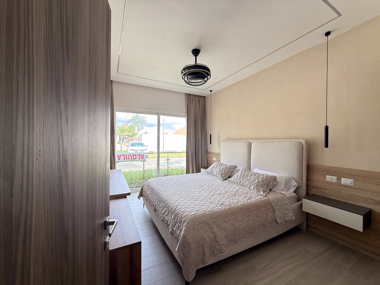 e0913e21-bcd5-41d1-9566-9bef660c9199