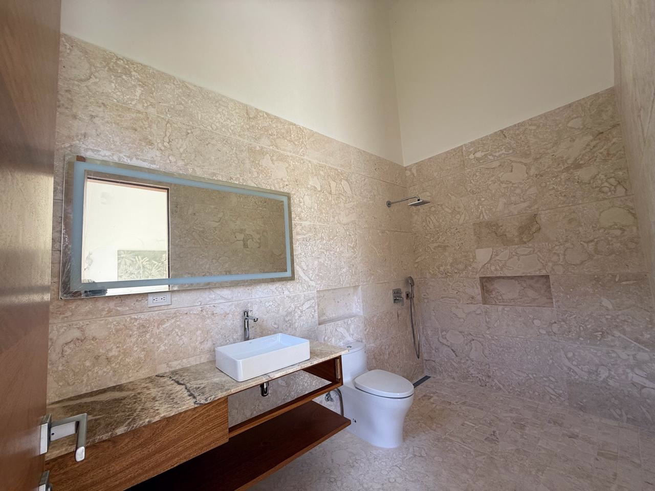 e1f6ee63-fc17-4b83-a060-4999b5d79cae